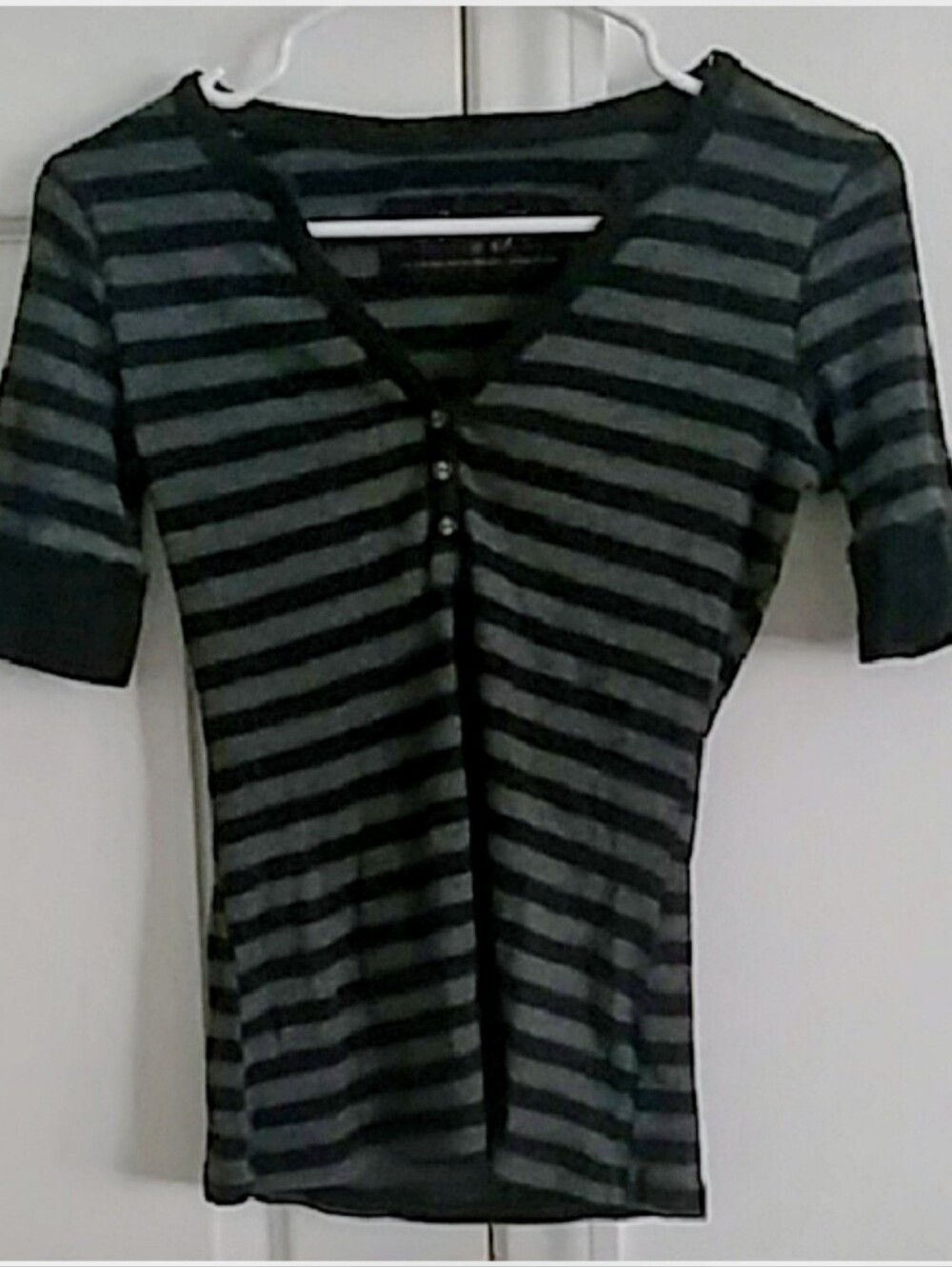 EUC. Belle Du Jour Black and Gray Striped V-neck w/buttons Short Sleeve Top.